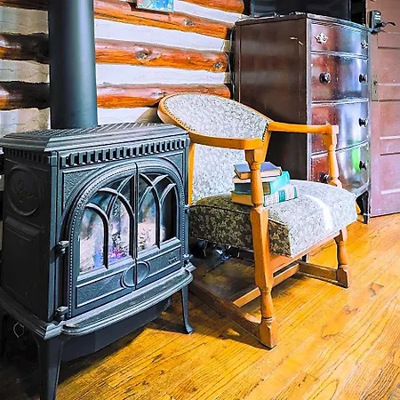 Log Cabin Motor Court-3