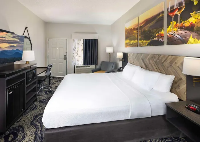 Motels Clarion Pointe Biltmore Village
