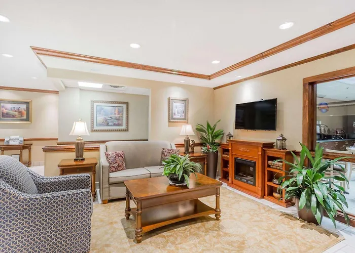Baymont By Wyndham /Biltmore